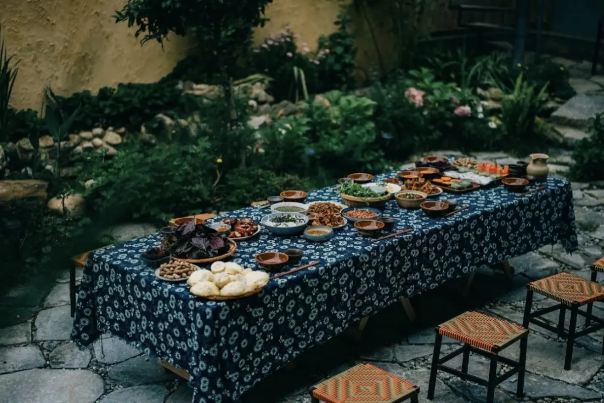 Bai courtyard meal in Dali